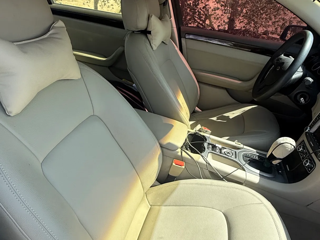 Car image 5