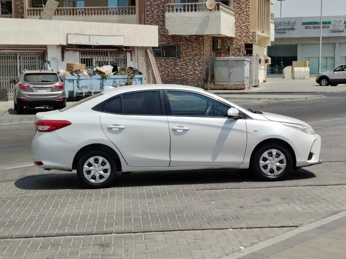 Car image 4