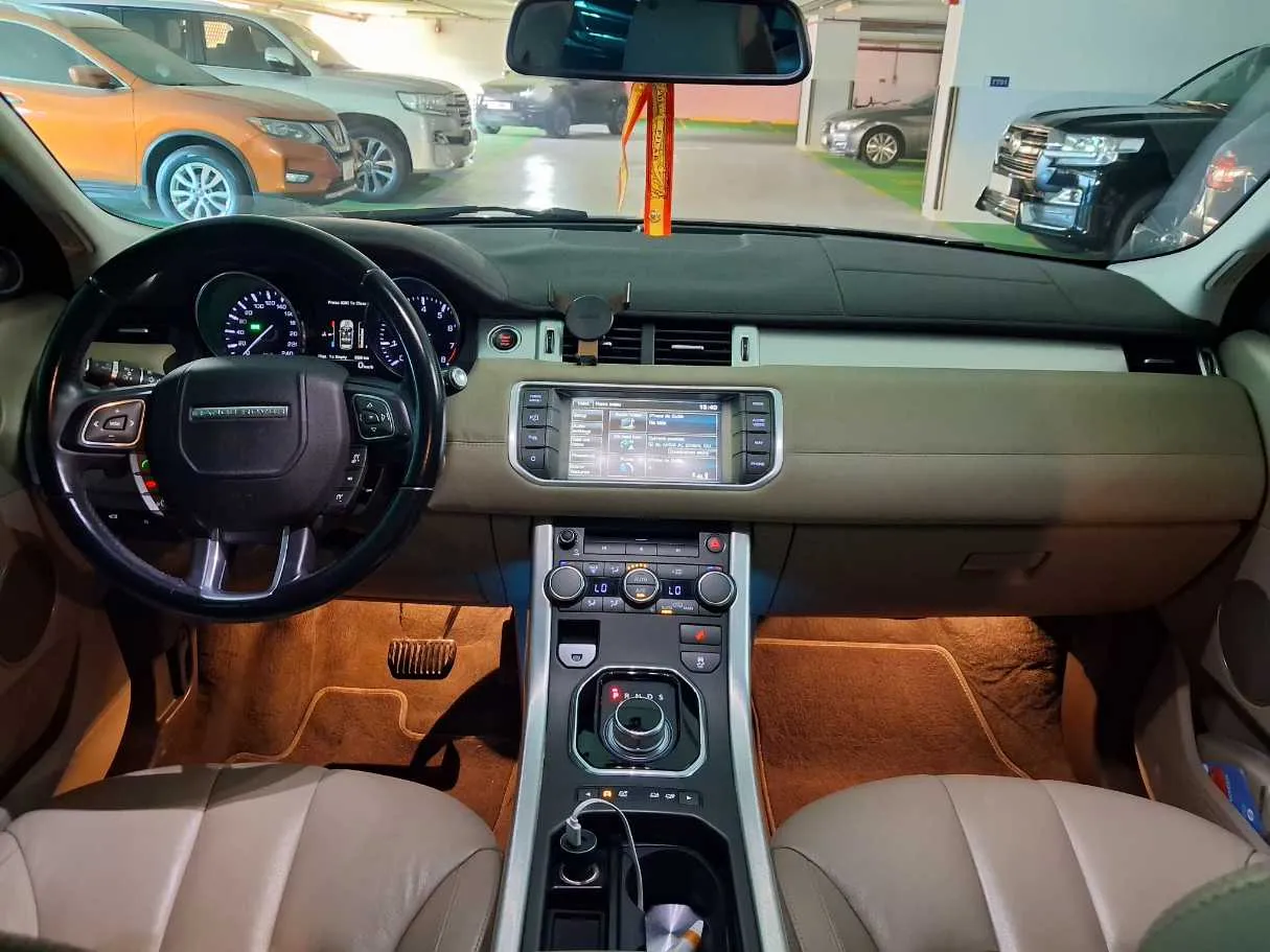 Car image 14