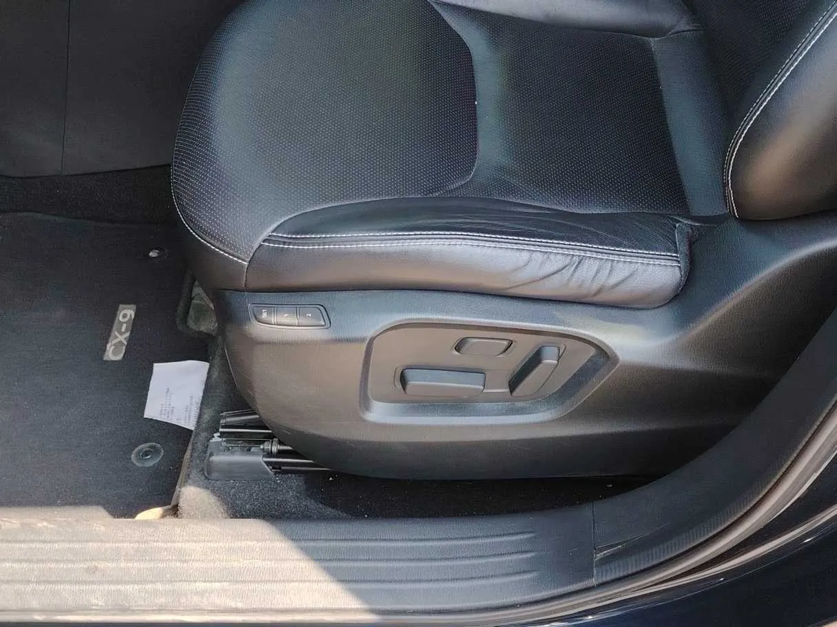 Car image 35