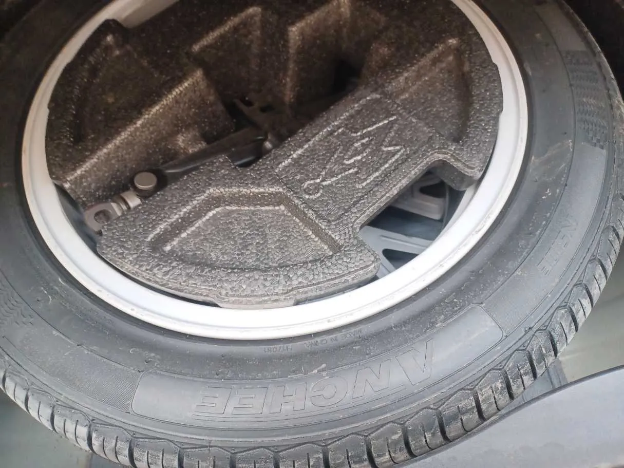 Car image 24