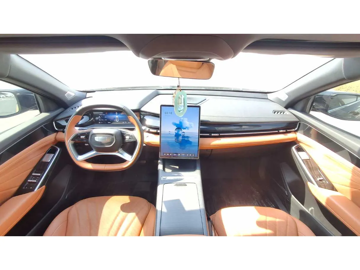 Car image 15
