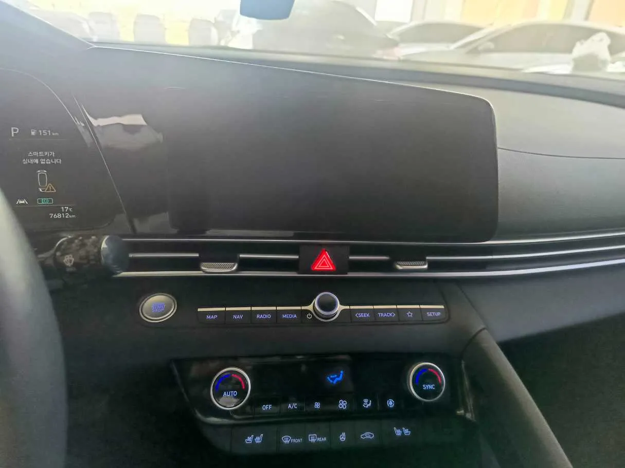 Car image 17