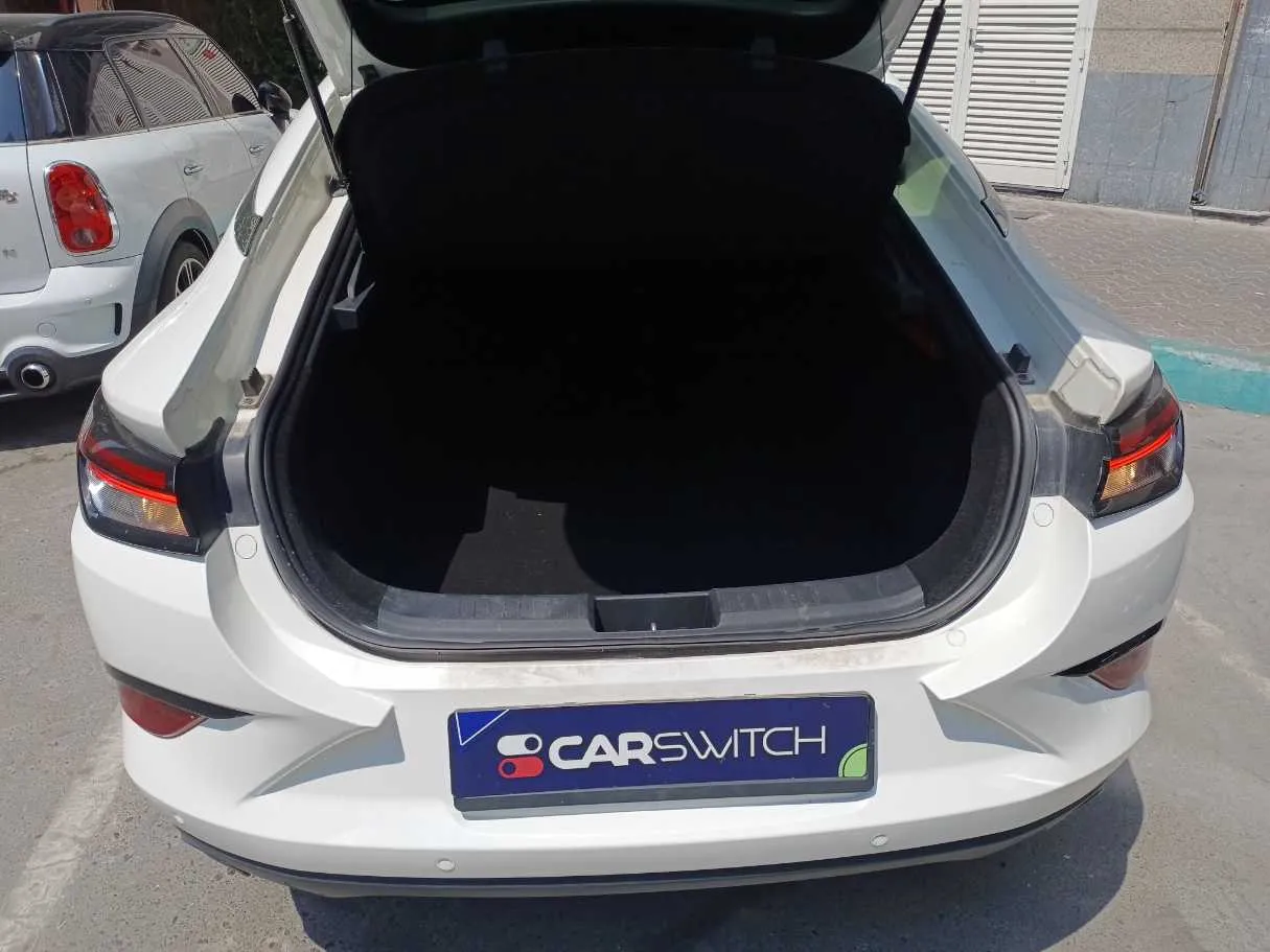 Car image 19