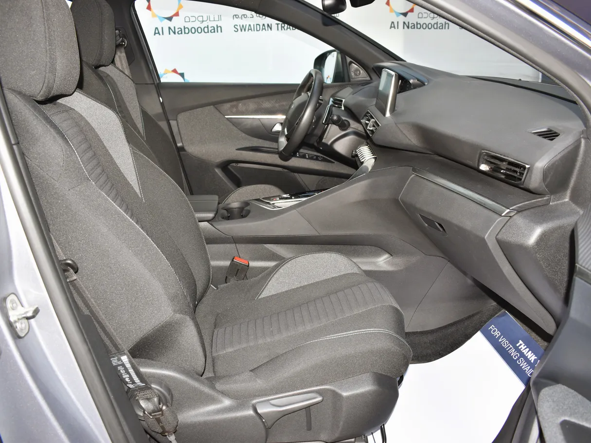 Car image 10
