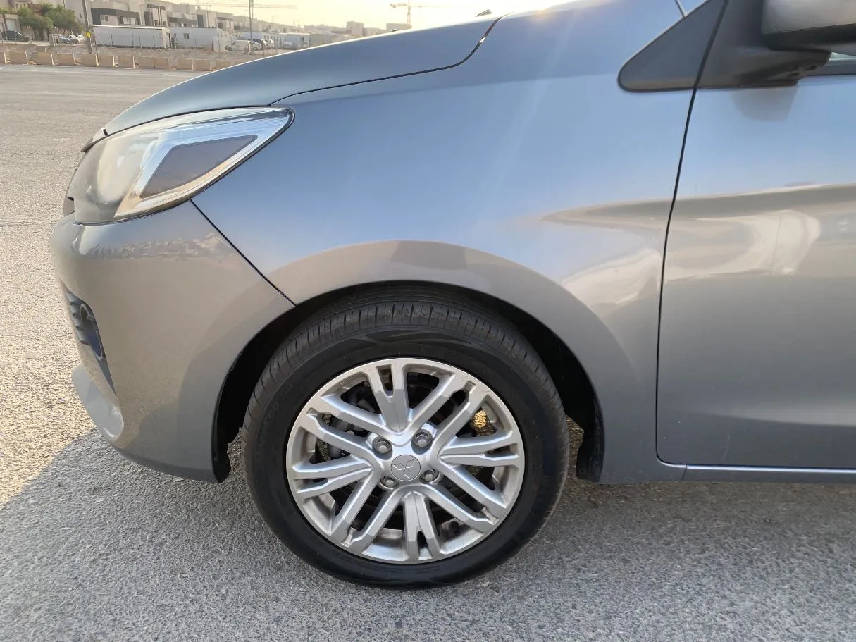 Car image 9