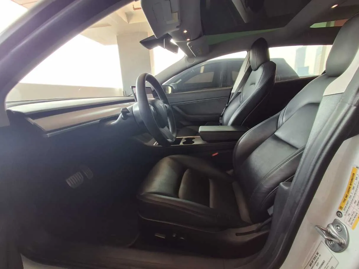 Car image 17