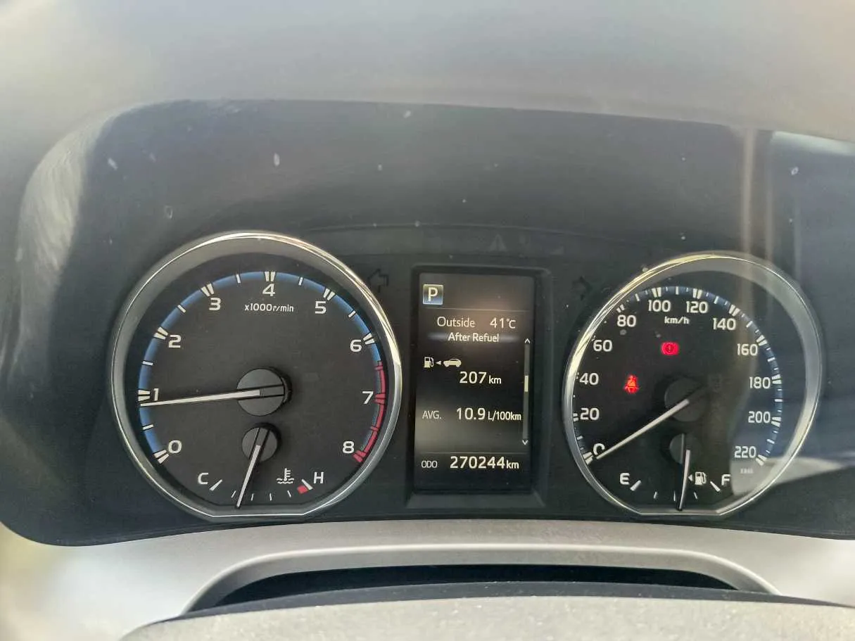 Car image 24
