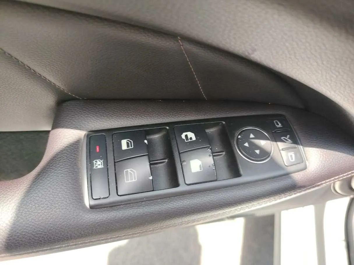 Car image 31