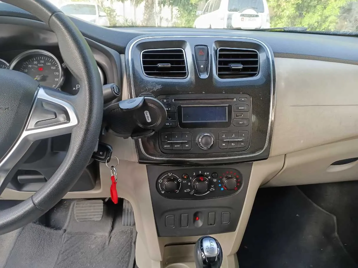 Car image 16