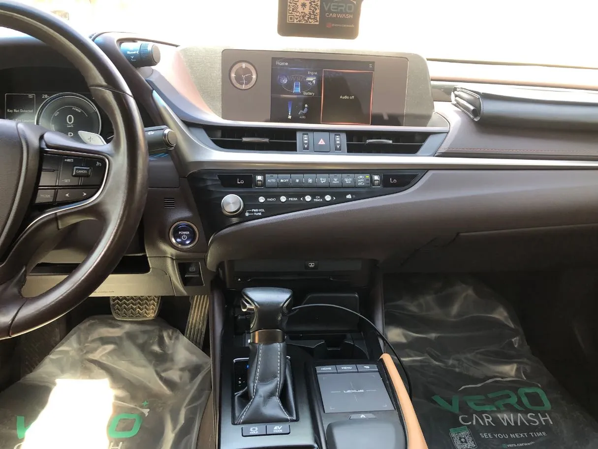 Car image 16