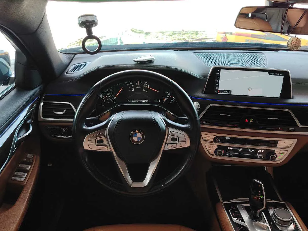 Car image 23