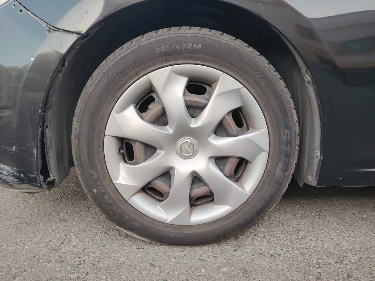 Car image 9