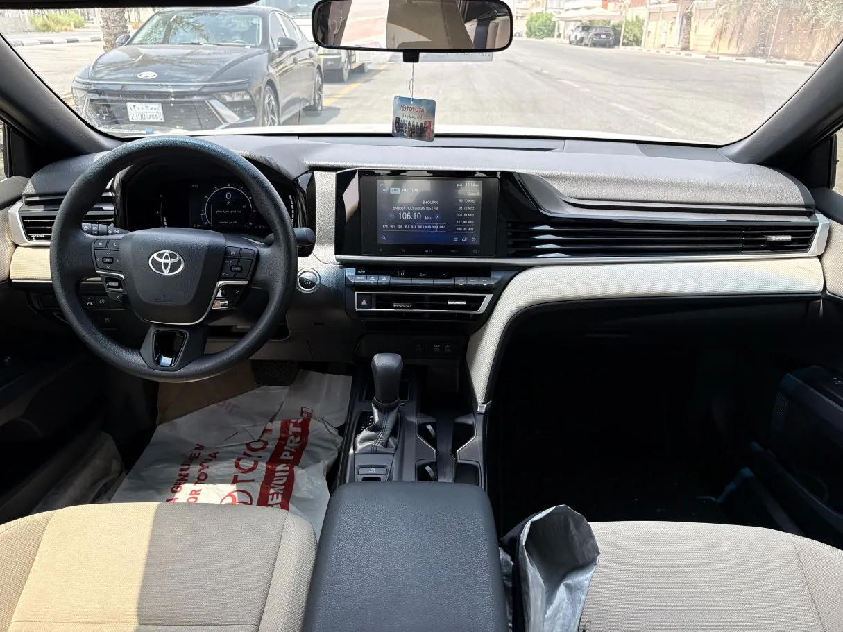 Car image 18