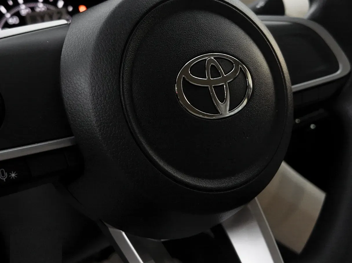 Car image 10