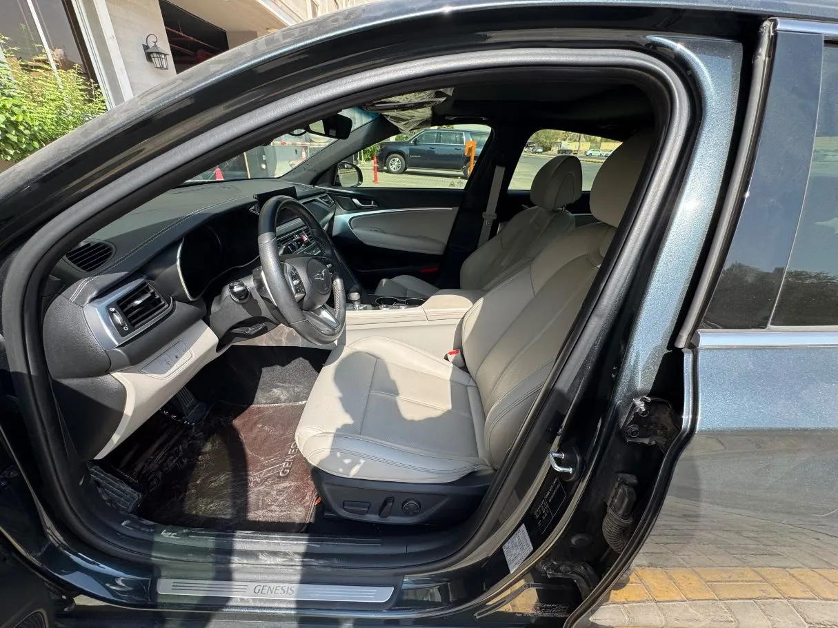 Car image 11