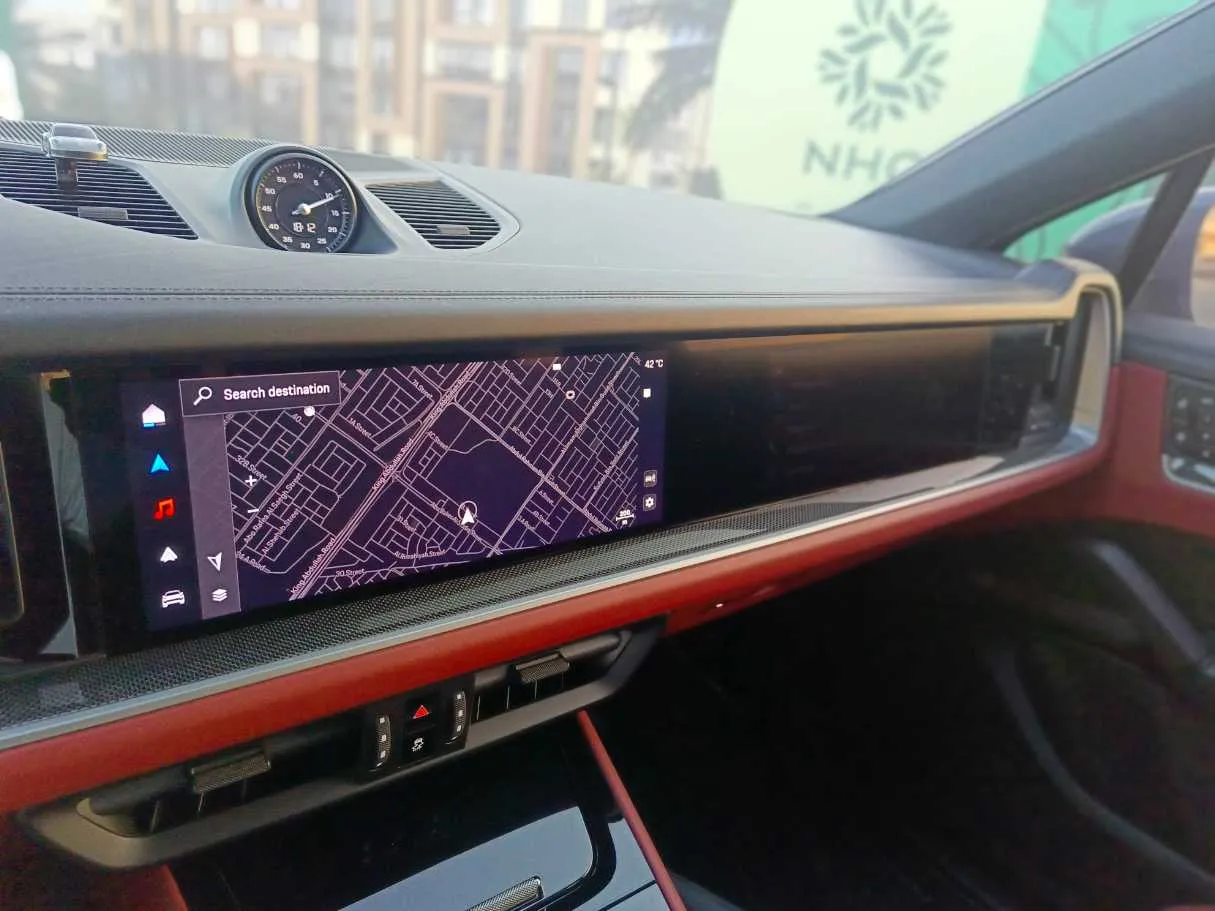 Car image 25