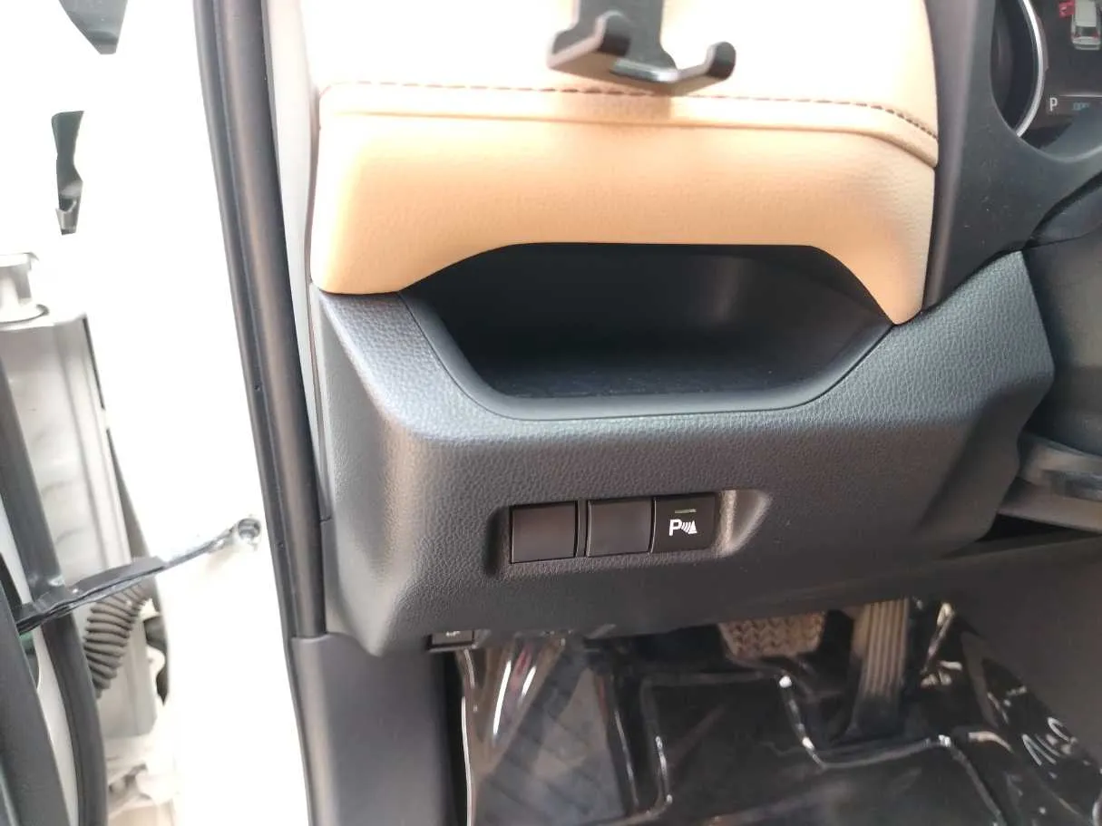Car image 34