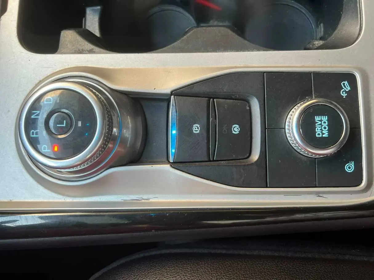 Car image 24