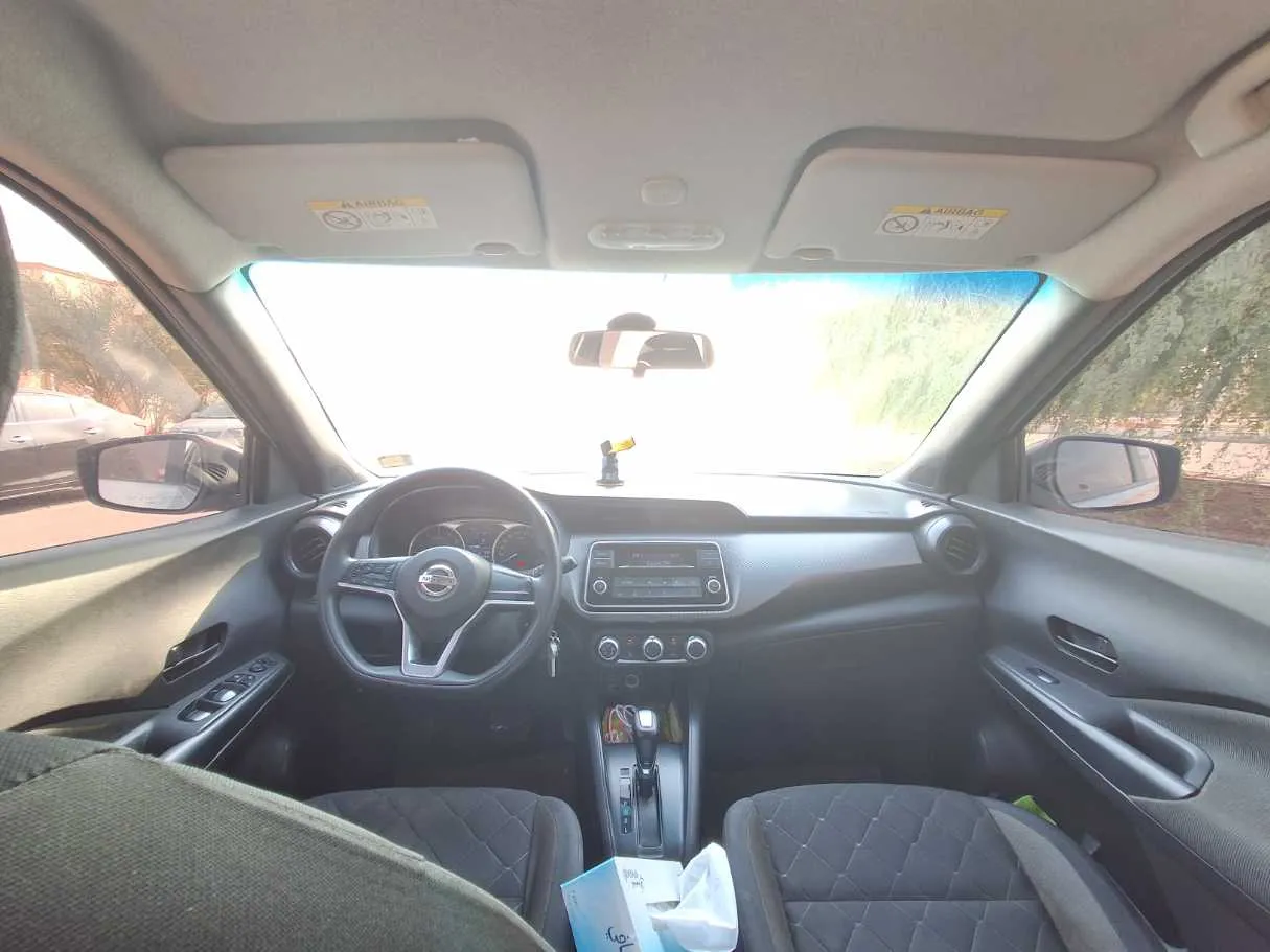 Car image 14