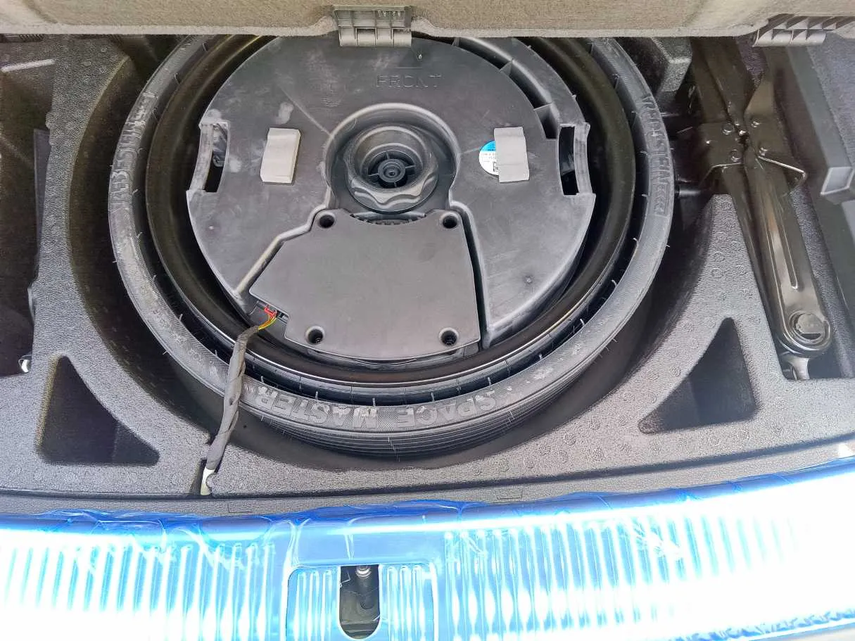 Car image 37