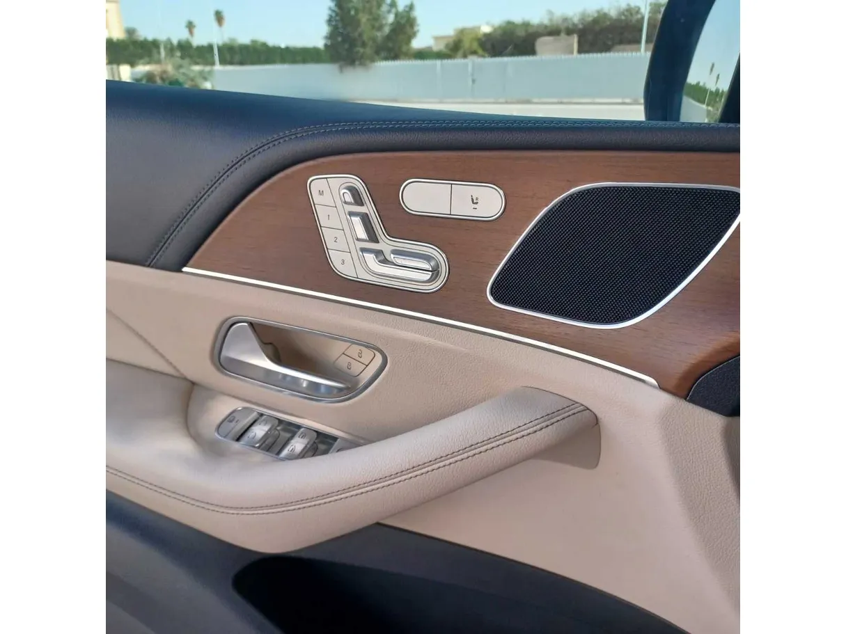 Car image 32