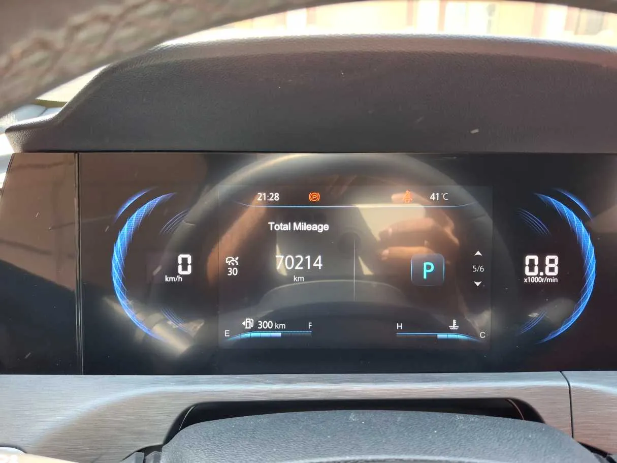 Car image 18