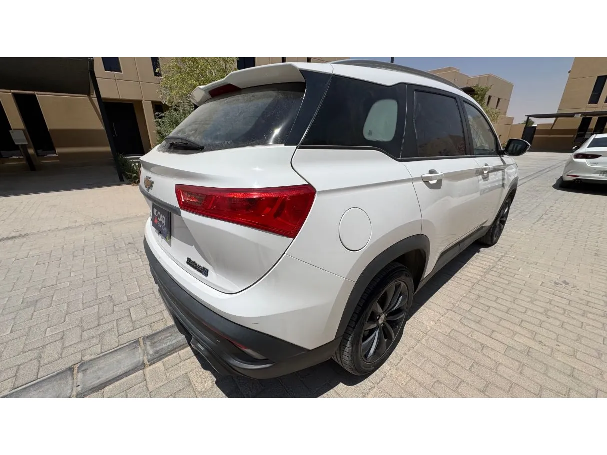 Car image 5
