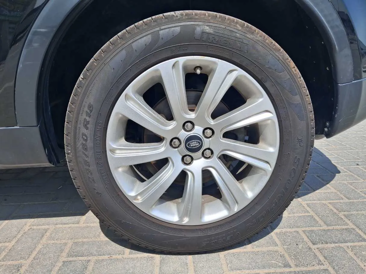 Car image 9