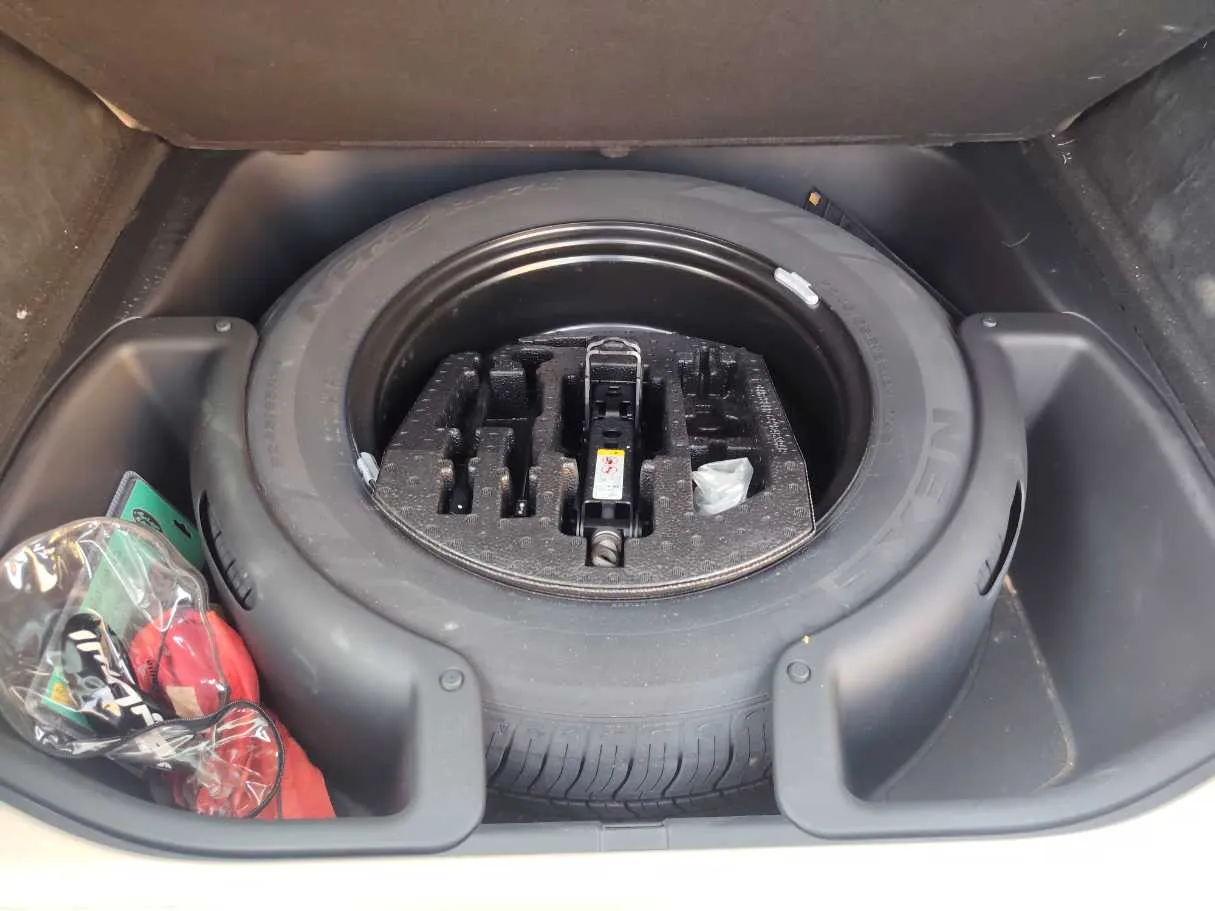 Car image 29