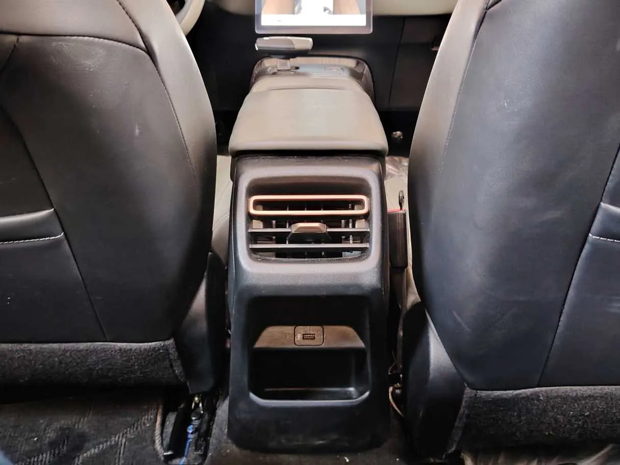Car image 31