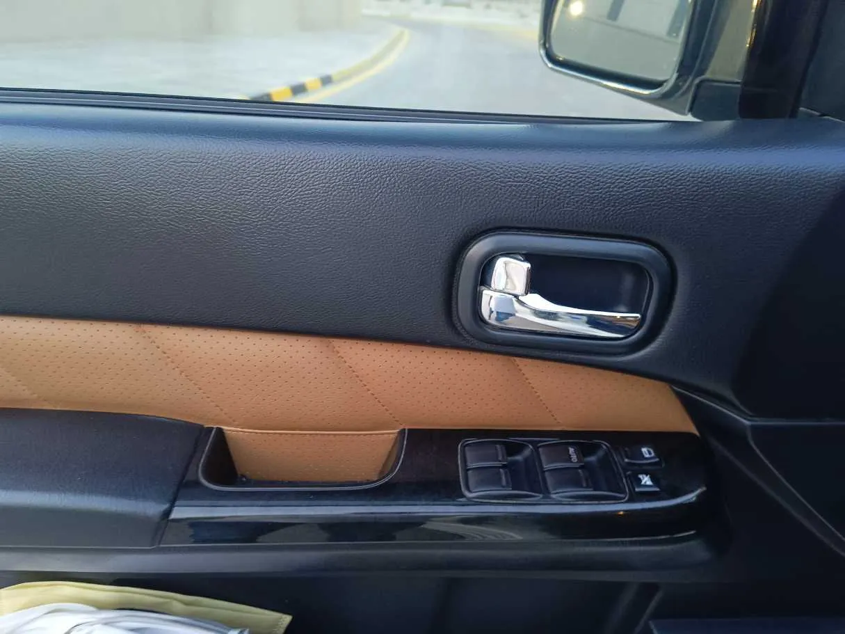 Car image 30