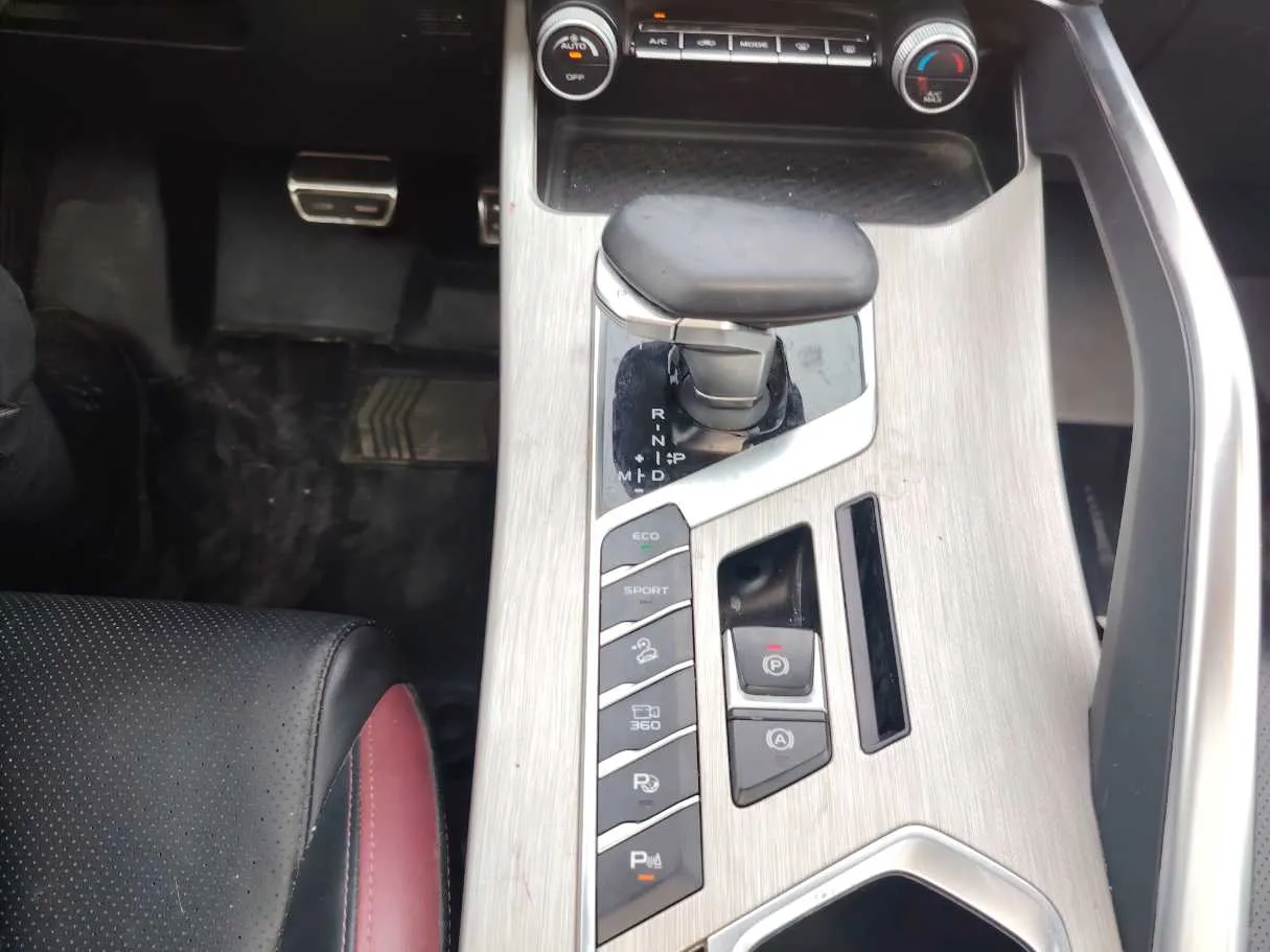 Car image 20