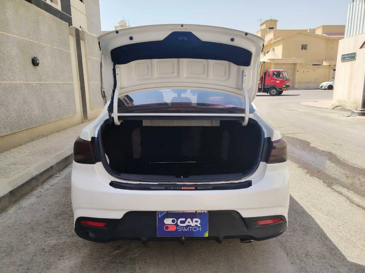 Car image 23