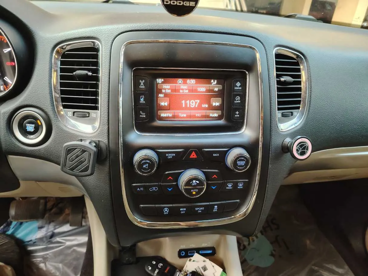 Car image 25