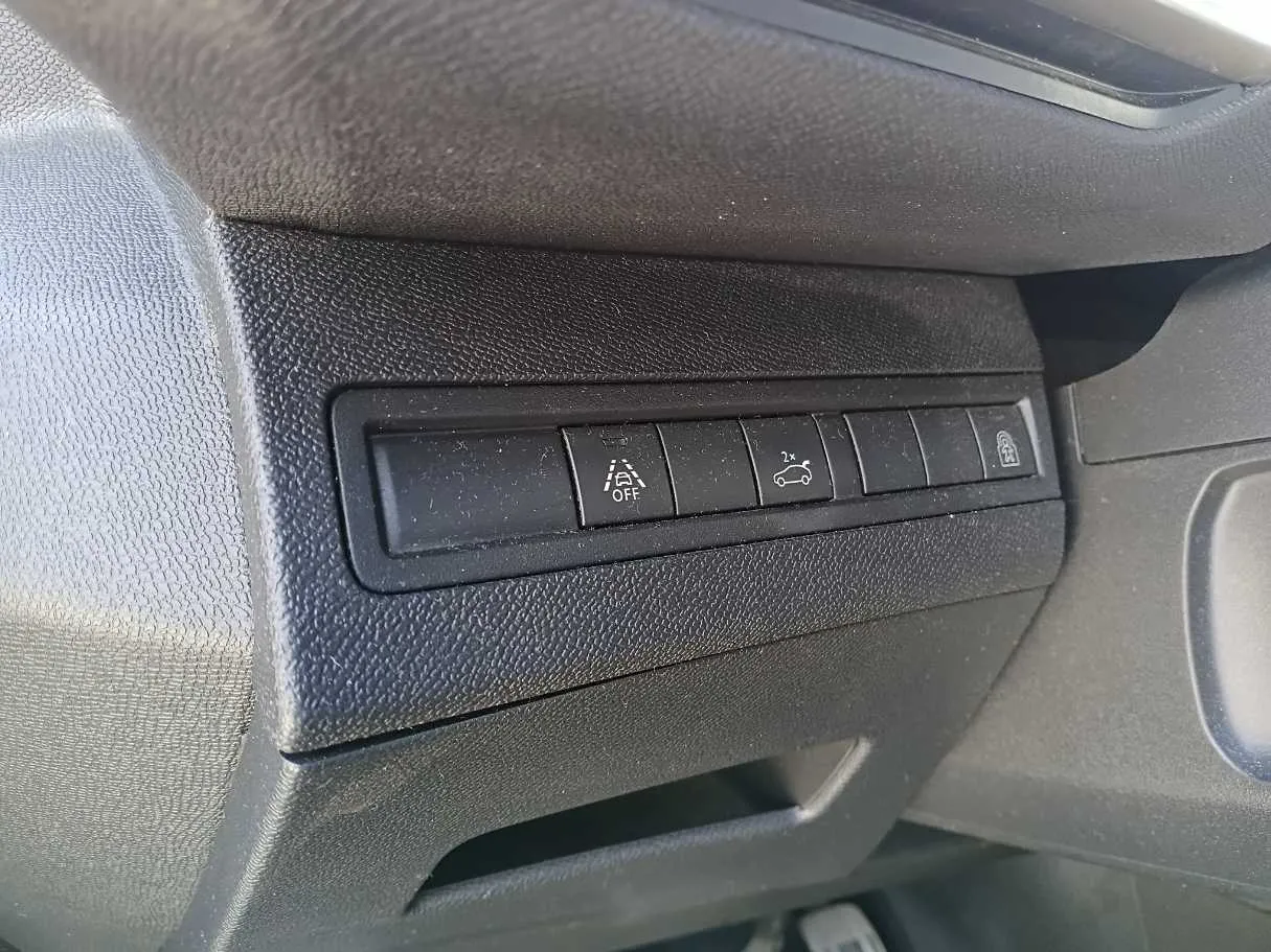 Car image 28