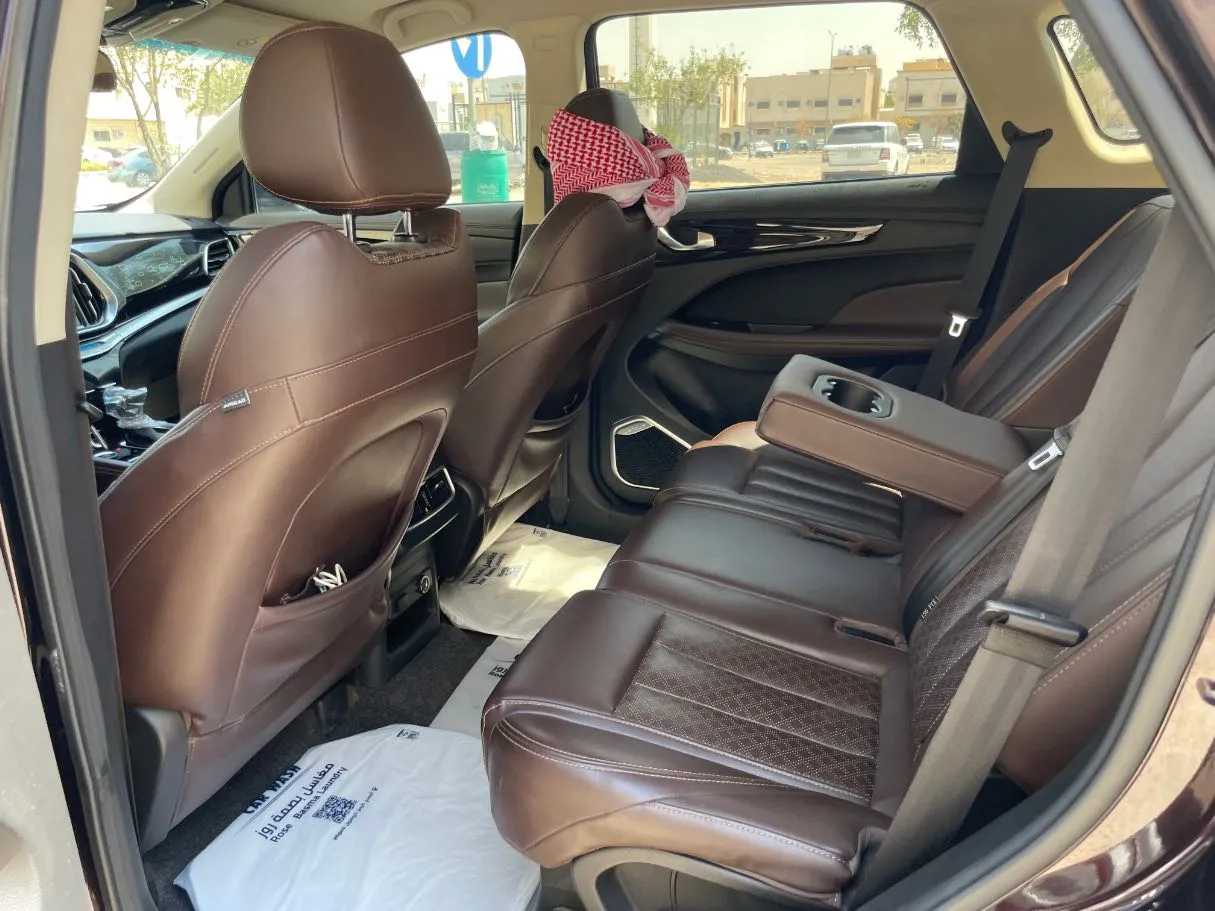 Car image 17