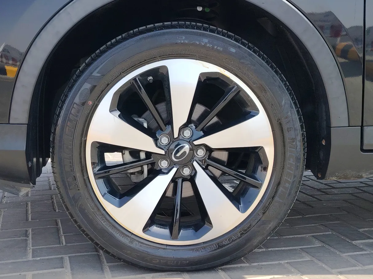 Car image 10