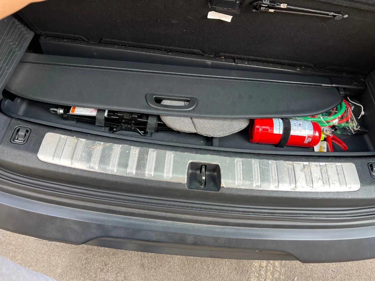 Car image 23