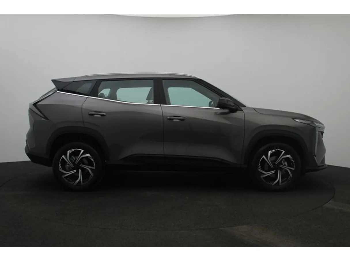 Car image 13