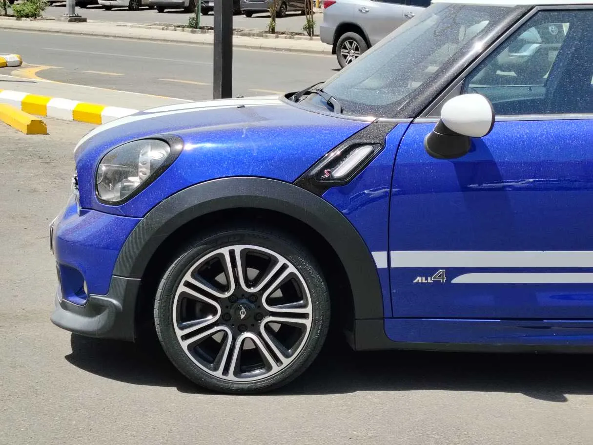 Car image 8