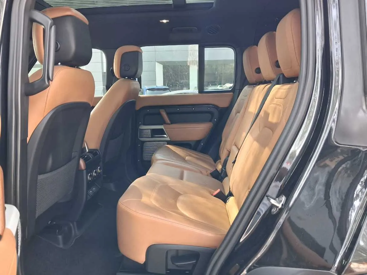 Car image 13