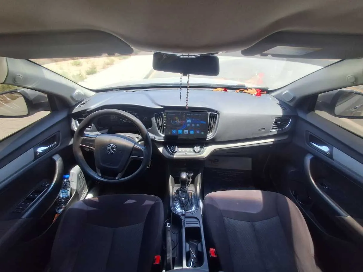Car image 14