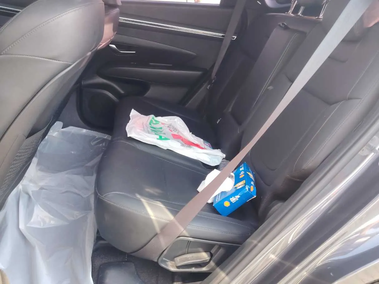 Car image 16