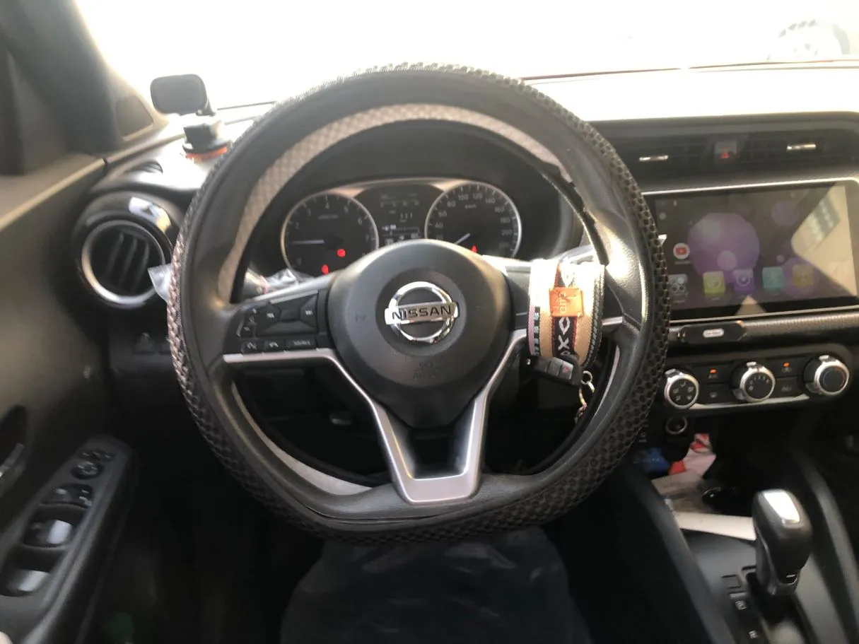 Car image 16