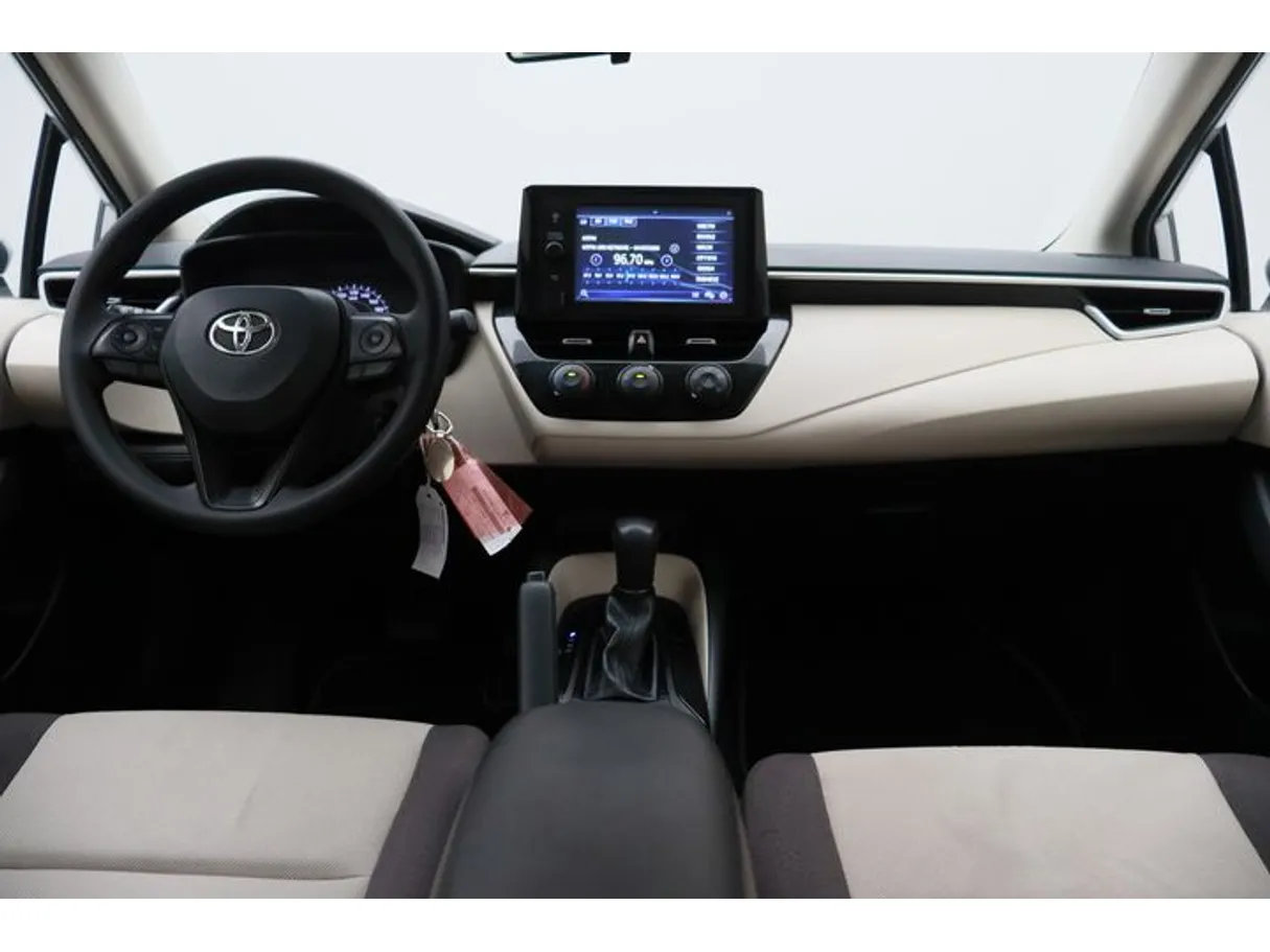 Car image 14