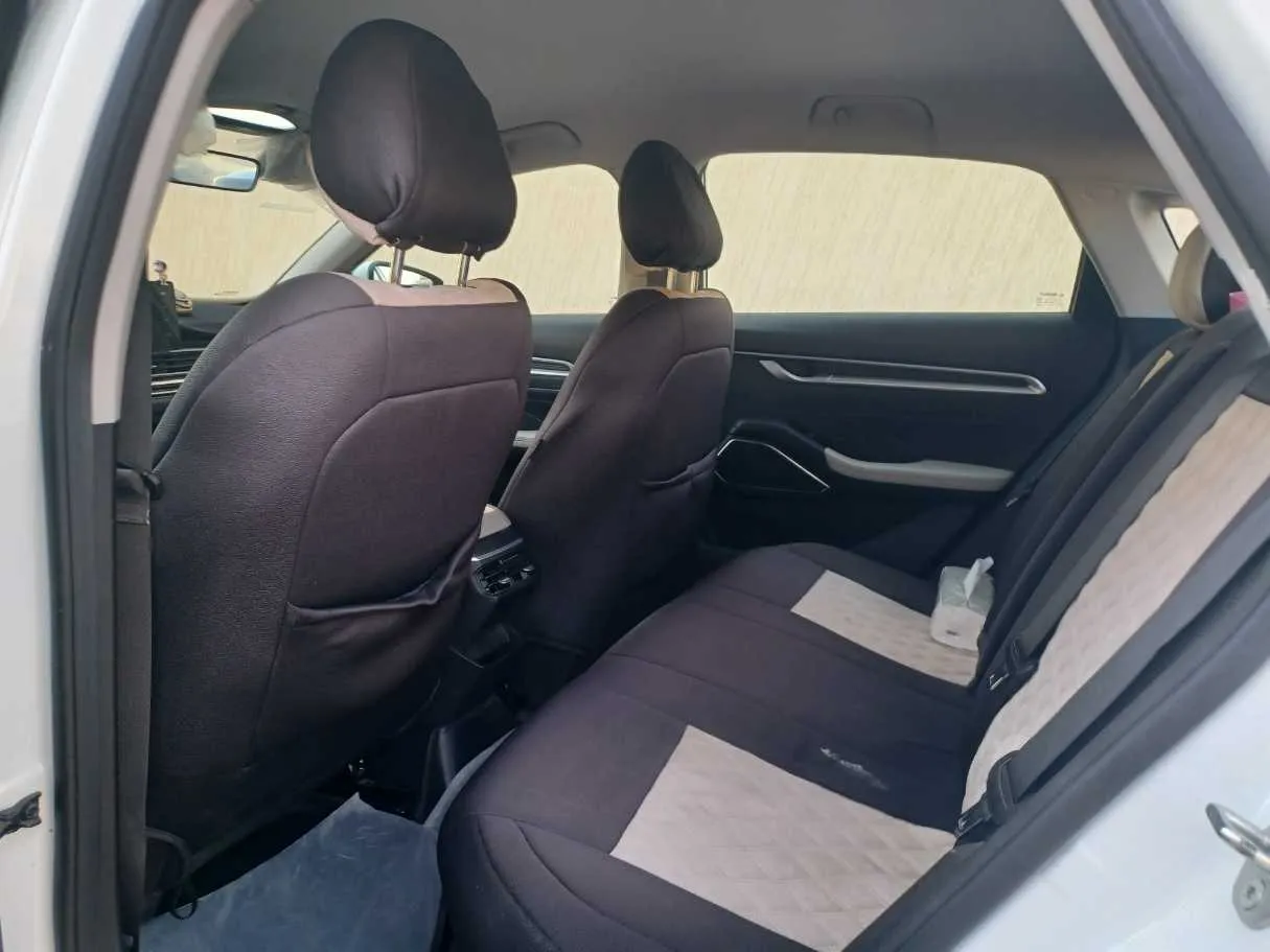 Car image 13