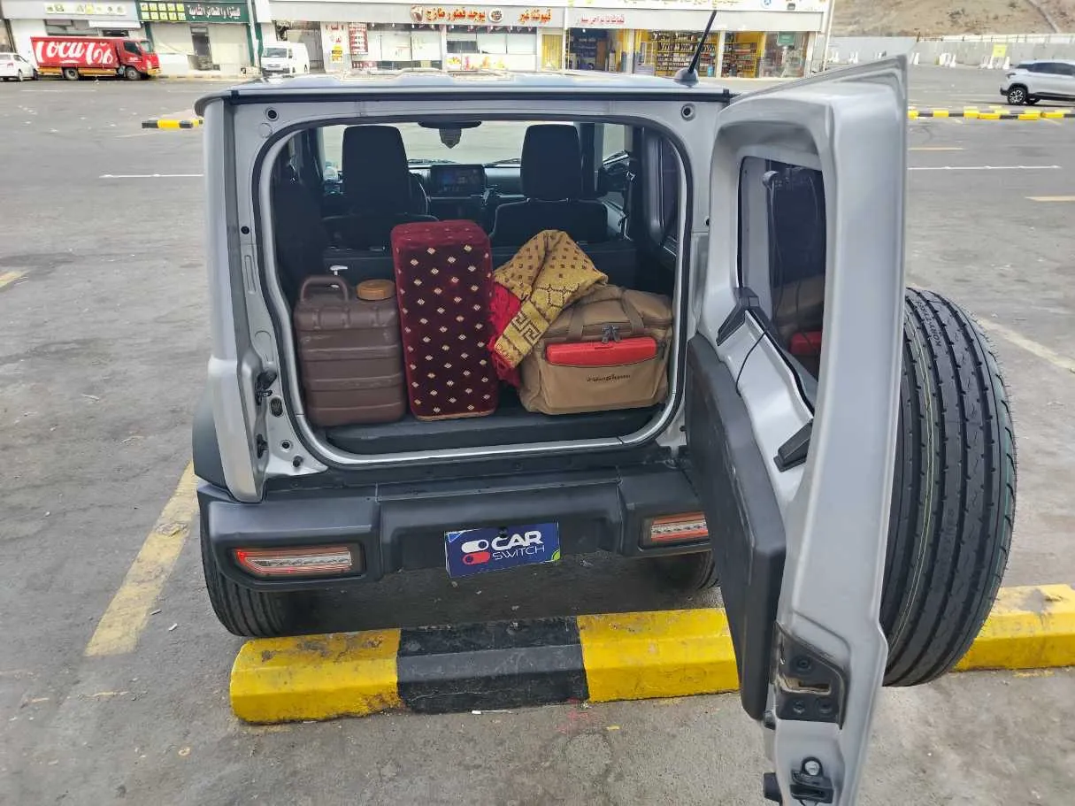Car image 27
