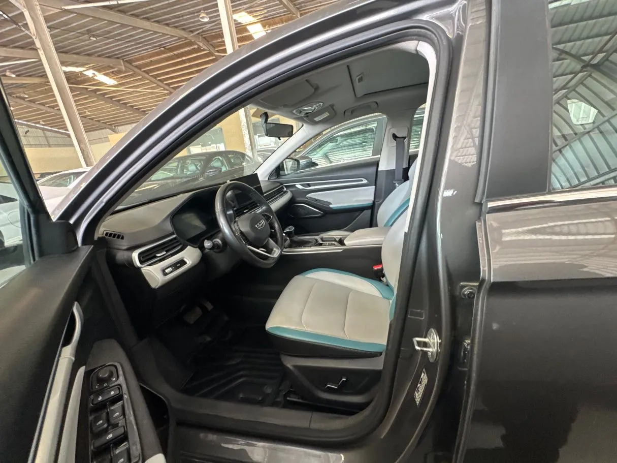 Car image 8