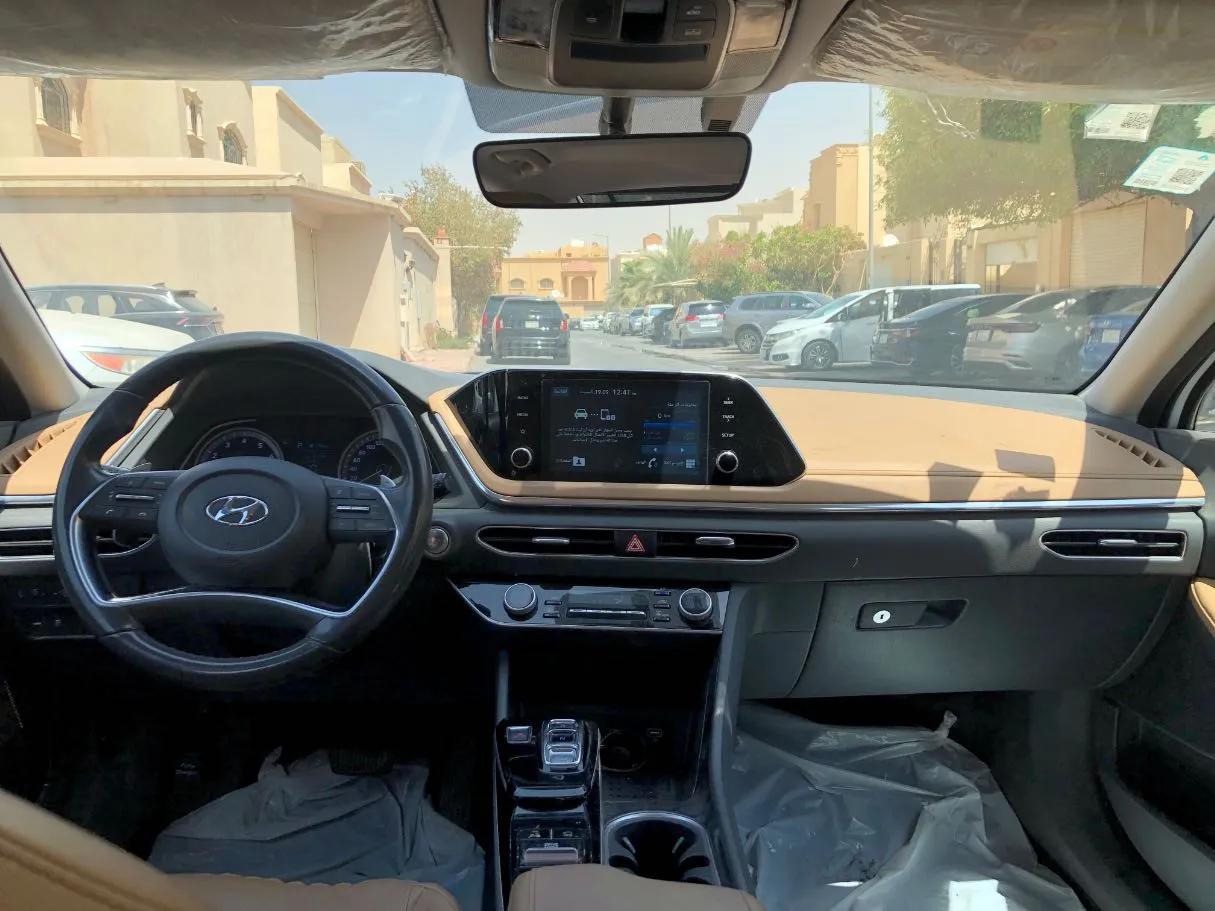 Car image 15